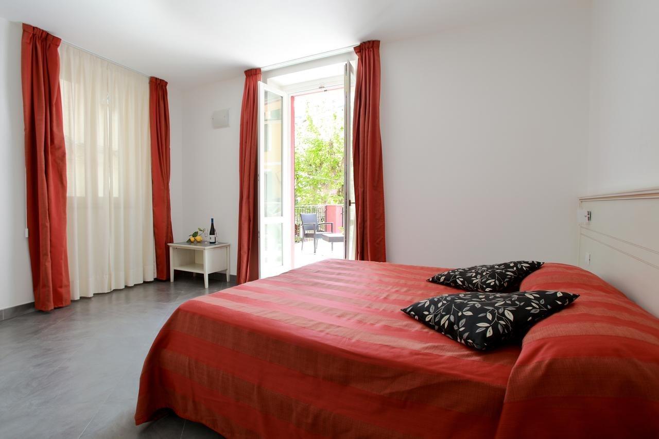 Hotel Margherita Монтеросо ал Маре Екстериор снимка