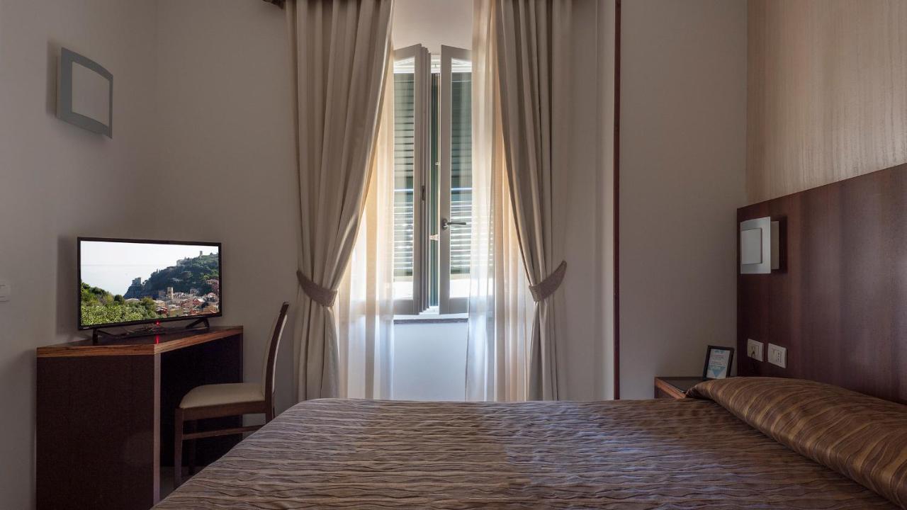 Hotel Margherita Монтеросо ал Маре Екстериор снимка